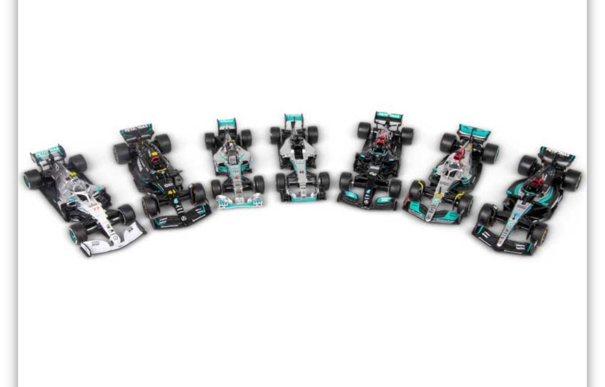 F1 MERCEDES AMG DELUXE GIFT SET W/DISPLAY STAND 1:43