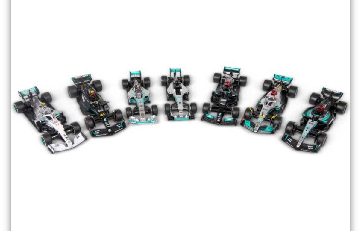 F1 MERCEDES AMG DELUXE GIFT SET W/DISPLAY STAND 1:43
